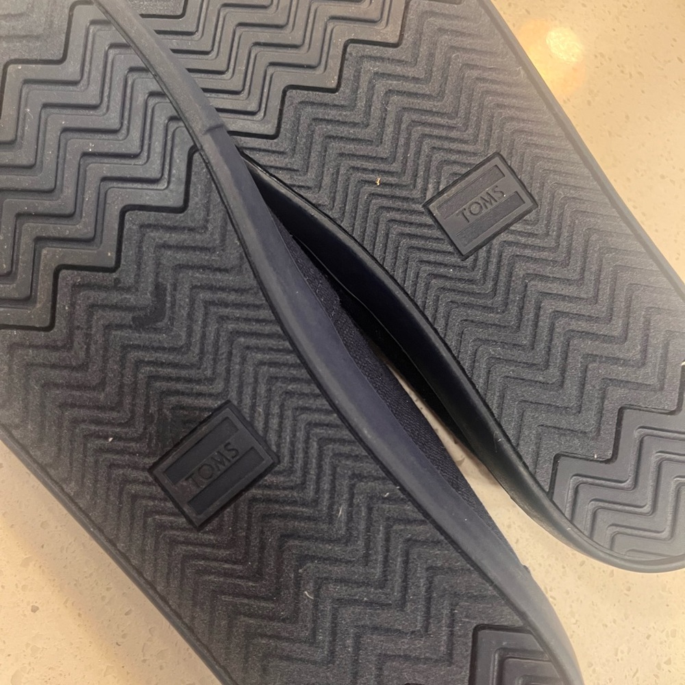 TOMS Men's Dark Blue Slip-On Loafers never worn - Picture 9 of 9